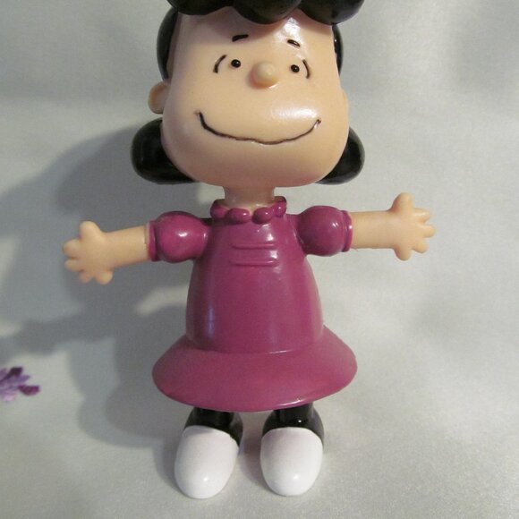 Peanuts Gang Lucy Van Pelt Toy Figure UFS Hard Rubber 4" Mint Condition - Picture 3 of 10